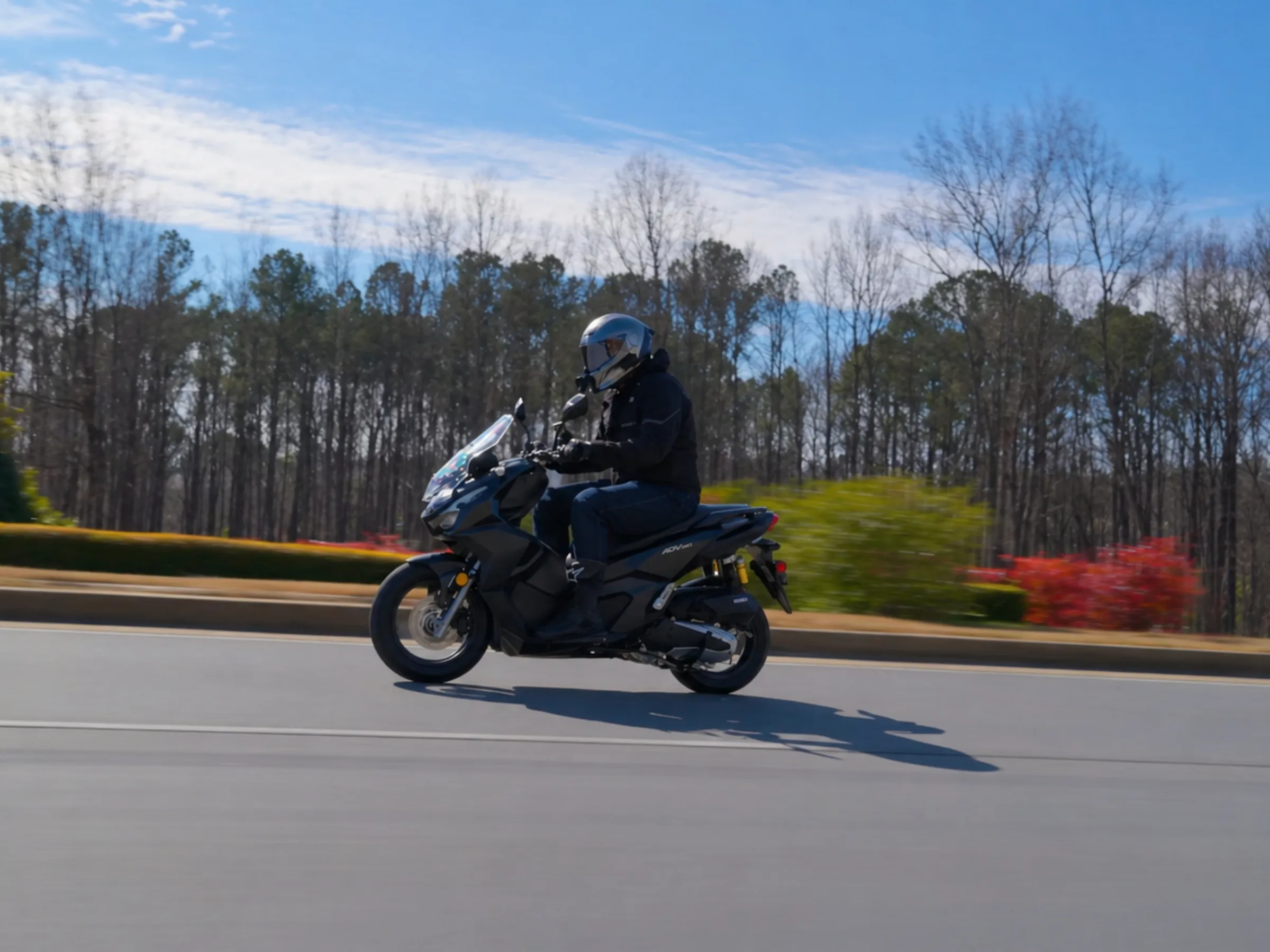 2025 Honda ADV 160 photo 1