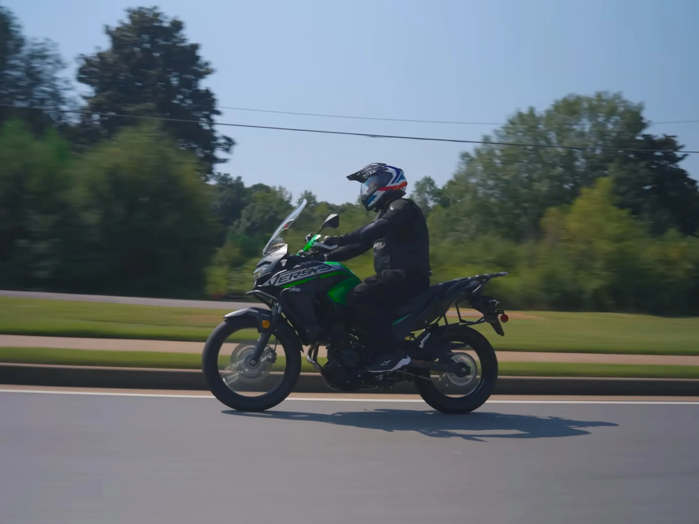 2025 Kawasaki Versys 300 photo 1