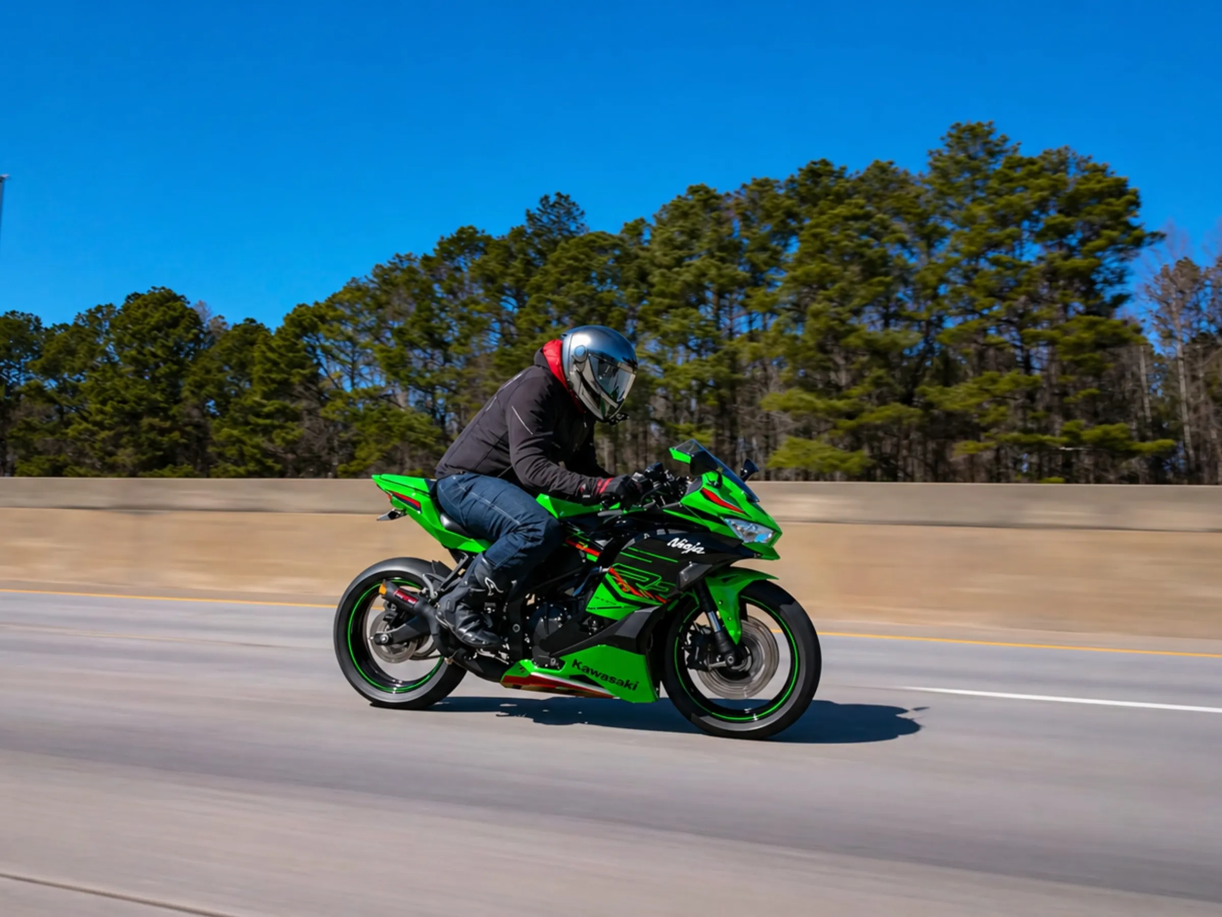 2023 Kawasaki ZX 4 RR photo 1