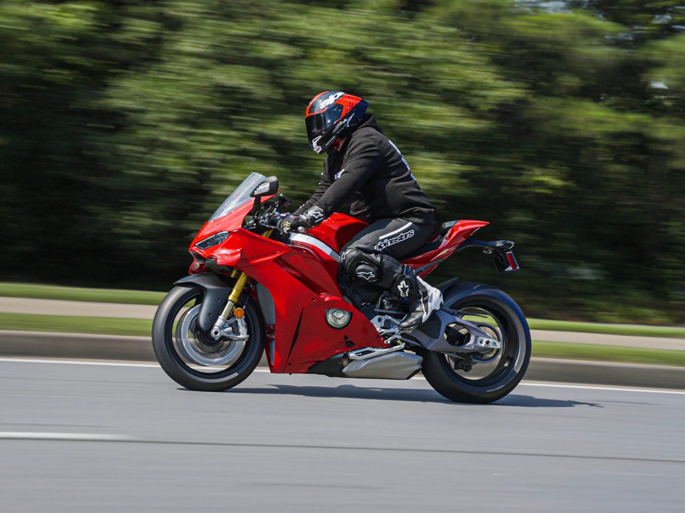 2025 Ducati Panigale V4S photo 1
