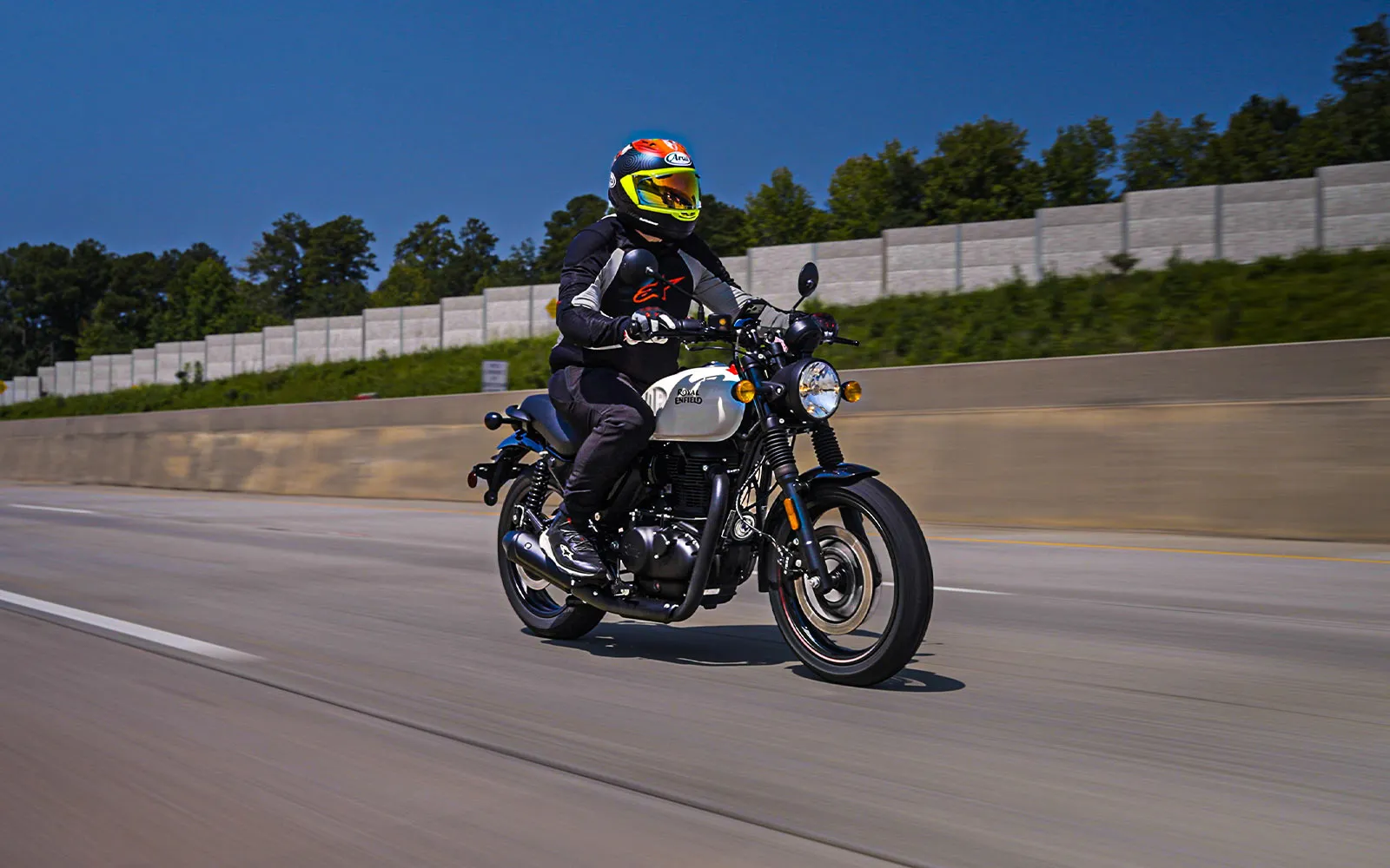 2024 Royal Enfield Hunter 350 hero