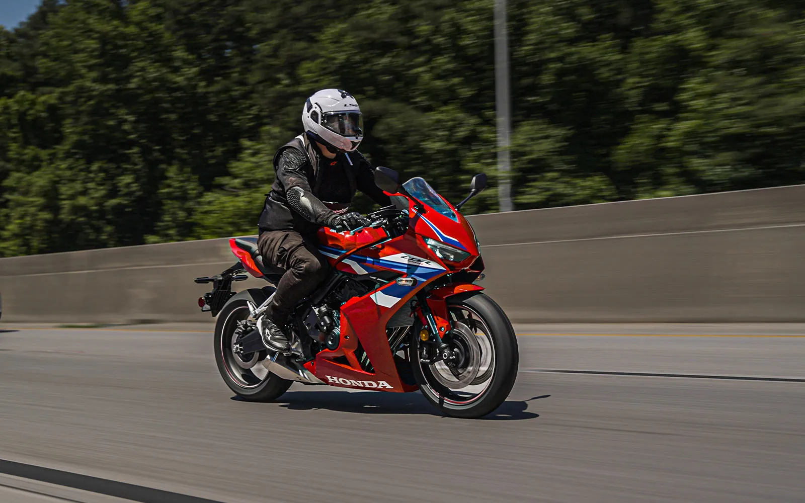 2026 Honda CBR650R E-Clutch hero