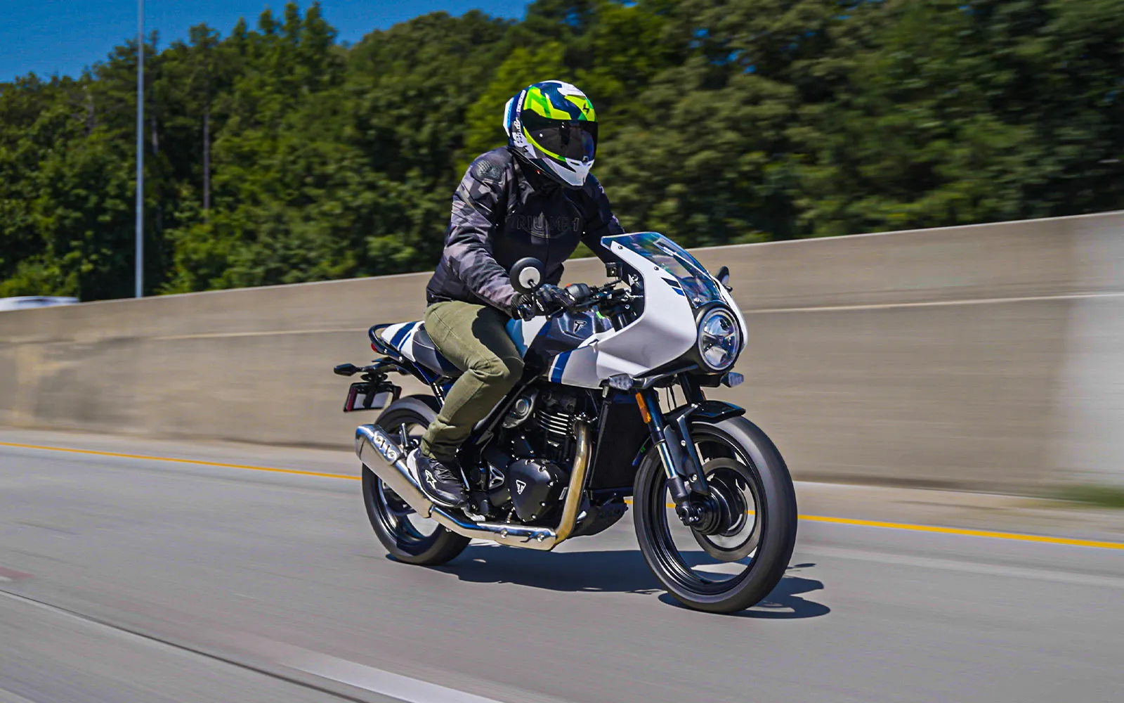 2026 Triumph Thruxton 400 hero
