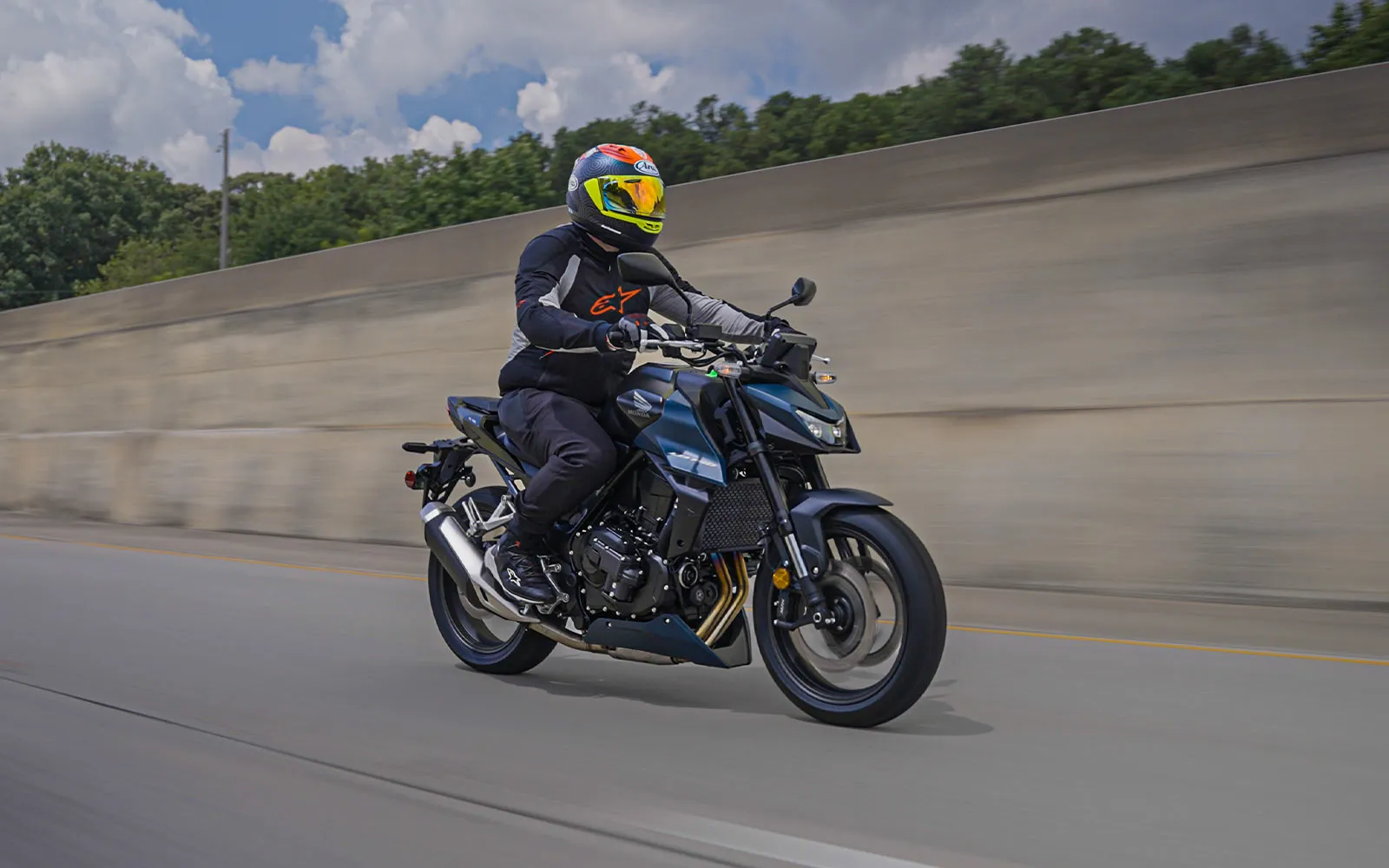 2026 Honda CB750 Hornet E-Clutch hero